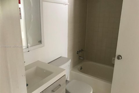 Villa ou maison à louer à Hallandale Beach, Floride: 1 chambre, 69.68 m2 № 1977447 - photo 2