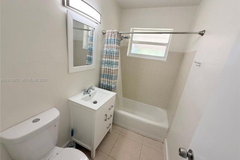 Casa en venta en Hollywood, Florida, 3 dormitorios, 85.47 m2 № 2004444 - foto 10