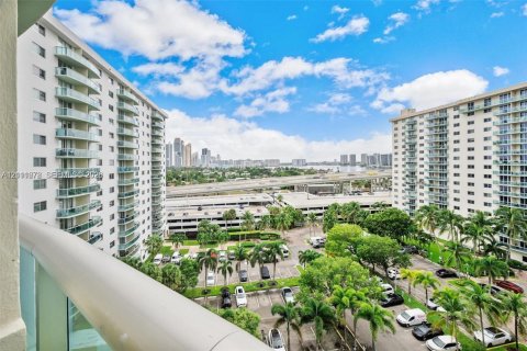 Condo in Sunny Isles Beach, Florida, 1 bedroom  № 2428485