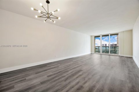 Condo in Sunny Isles Beach, Florida, 1 bedroom  № 2428485 - photo 3