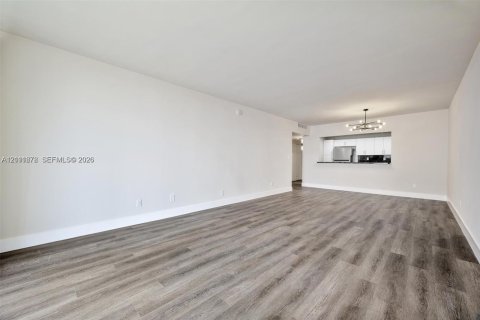 Condo in Sunny Isles Beach, Florida, 1 bedroom  № 2428485 - photo 18