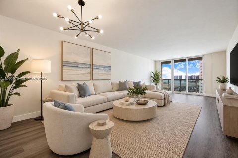Condo in Sunny Isles Beach, Florida, 1 bedroom  № 2428485 - photo 2