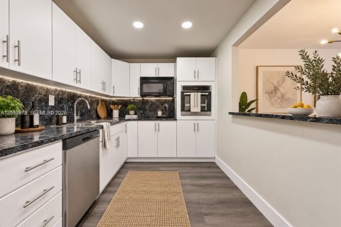 Condo in Sunny Isles Beach, Florida, 1 bedroom  № 2428485 - photo 8
