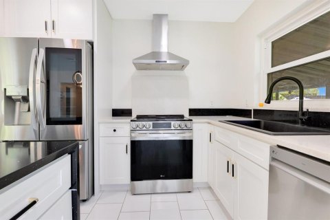 Casa en alquiler en Winter Park, Florida, 3 dormitorios, 124.95 m2 № 2202102 - foto 10