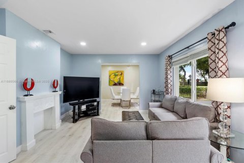 Villa ou maison à vendre à Miami Shores, Floride: 4 chambres, 125.05 m2 № 1944823 - photo 9