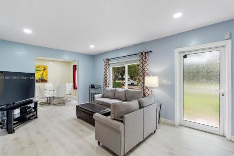 Villa ou maison à vendre à Miami Shores, Floride: 4 chambres, 125.05 m2 № 1944823 - photo 10