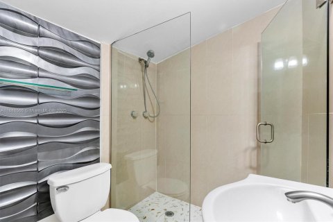 Villa ou maison à vendre à Miami Shores, Floride: 4 chambres, 125.05 m2 № 1944823 - photo 25