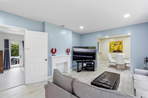 Villa ou maison à vendre à Miami Shores, Floride: 4 chambres, 125.05 m2 № 1944823 - photo 11