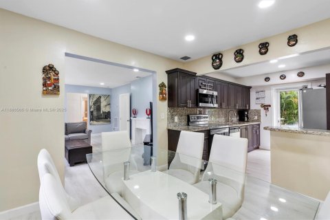 Villa ou maison à vendre à Miami Shores, Floride: 4 chambres, 125.05 m2 № 1944823 - photo 16