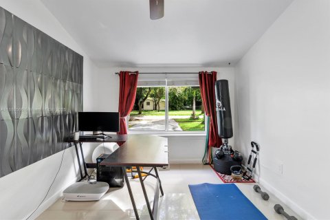 Villa ou maison à vendre à Miami Shores, Floride: 4 chambres, 125.05 m2 № 1944823 - photo 24