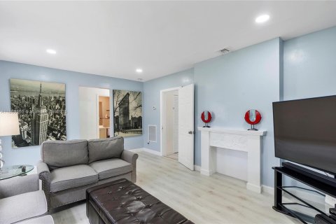 Villa ou maison à vendre à Miami Shores, Floride: 4 chambres, 125.05 m2 № 1944823 - photo 12