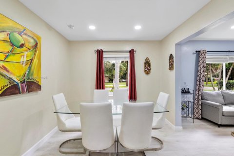 Villa ou maison à vendre à Miami Shores, Floride: 4 chambres, 125.05 m2 № 1944823 - photo 18