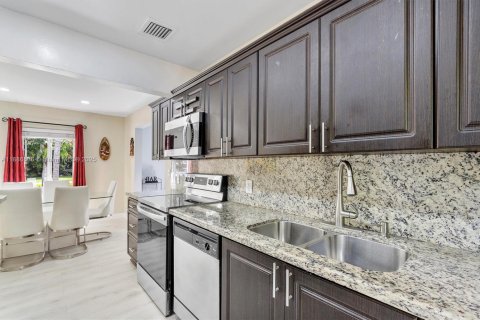 Villa ou maison à vendre à Miami Shores, Floride: 4 chambres, 125.05 m2 № 1944823 - photo 22