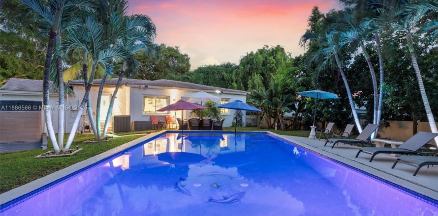 Villa ou maison à Miami Shores, Floride 4 chambres, 125.05 m2 № 1944823