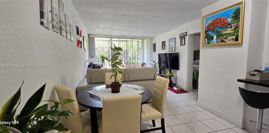 Condominio en Miami, Florida, 1 dormitorio  № 1845638