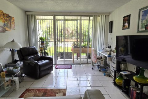 Condominio en venta en Miami, Florida, 1 dormitorio, 74.14 m2 № 1845638 - foto 3