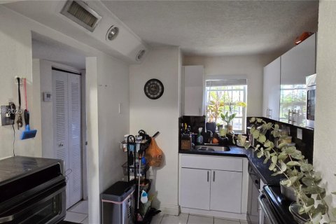Condominio en venta en Miami, Florida, 1 dormitorio, 74.14 m2 № 1845638 - foto 14