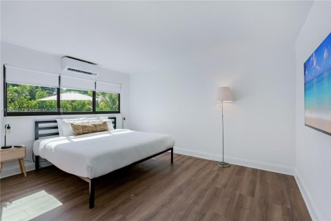Casa en alquiler en Miami, Florida, 3 dormitorios, 154.4 m2 № 2060058 - foto 10