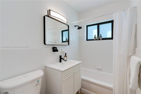 Casa en alquiler en Miami, Florida, 3 dormitorios, 154.4 m2 № 2060058 - foto 21