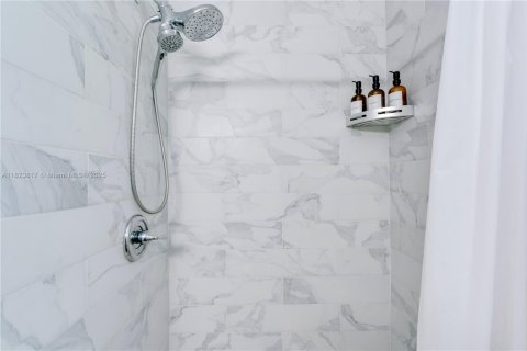 Casa en alquiler en Miami, Florida, 3 dormitorios, 154.4 m2 № 2060058 - foto 14