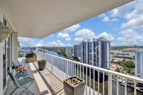 Condo in Fort Lauderdale, Florida, 3 bedrooms  № 1692051 - photo 25