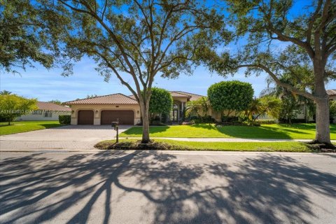 House in Weston, Florida 5 bedrooms, 402.08 sq.m. № 1842354 - photo 1