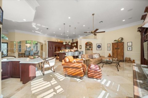 House in Weston, Florida 5 bedrooms, 402.08 sq.m. № 1842354 - photo 10