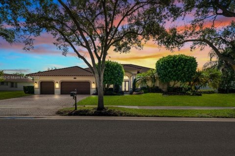 House in Weston, Florida 5 bedrooms, 402.08 sq.m. № 1842354 - photo 2