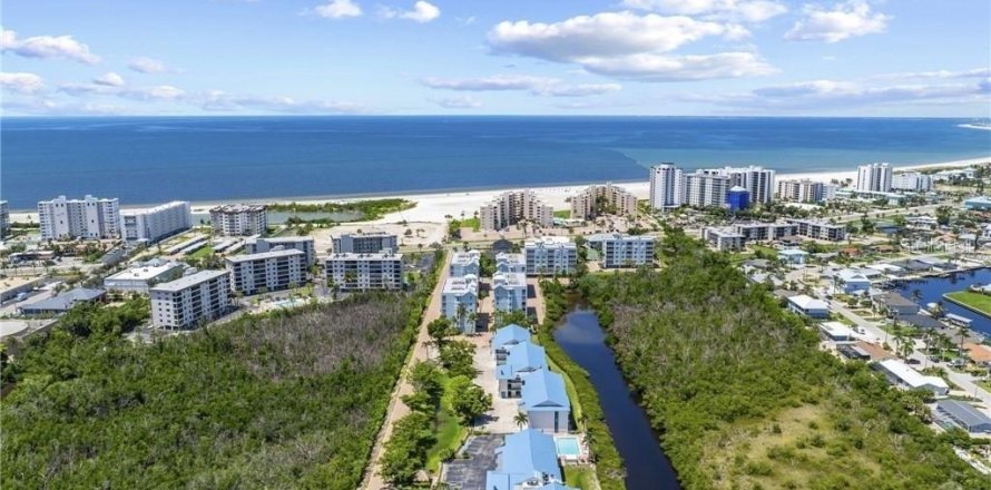 Кондоминиум с 3 комнатами в Форт-Майерс-Бич, Флорида № 2396048