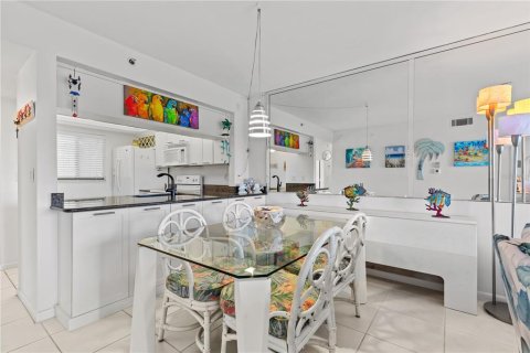 Купить кондоминиум в Форт-Майерс-Бич, Флорида 3 комнаты, 75.34м2, № 2396048 - фото 8