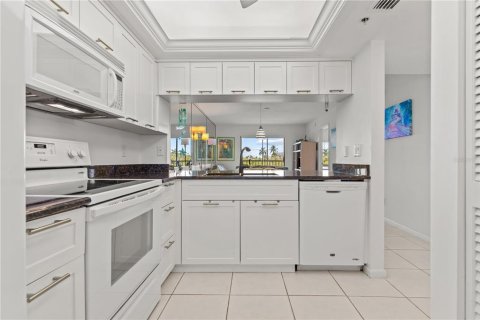 Купить кондоминиум в Форт-Майерс-Бич, Флорида 3 комнаты, 75.34м2, № 2396048 - фото 4