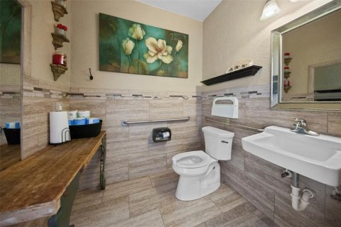 Propiedad comercial en venta en New Smyrna Beach, Florida № 1913107 - foto 18