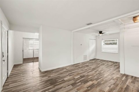 House in Apollo Beach, Florida 2 bedrooms, 85.47 sq.m. № 2224629 - photo 6