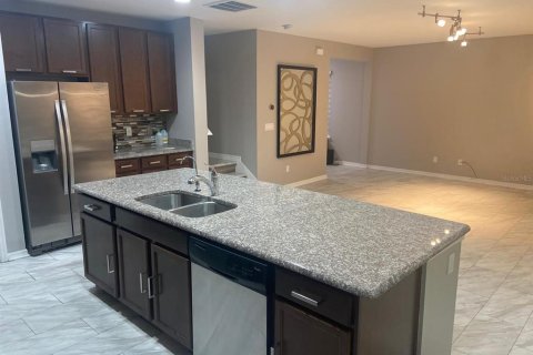 House in Kissimmee, Florida 4 bedrooms, 217.21 sq.m. № 2214820 - photo 9
