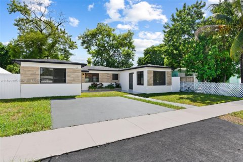 Купить виллу или дом в Халландейл-Бич, Флорида 3 спальни, 123.37м2, № 1946878 - фото 2
