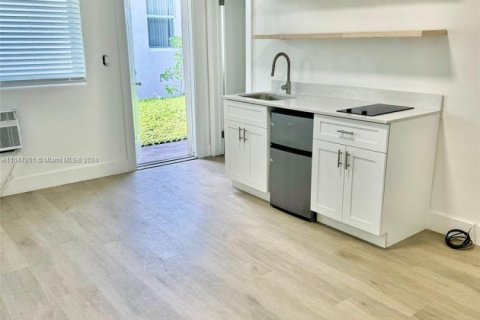Propiedad comercial en alquiler en Hollywood, Florida № 2023049 - foto 4