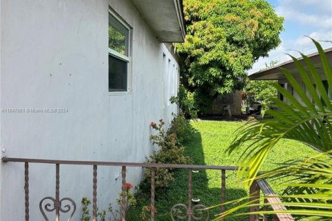 Propiedad comercial en Hollywood, Florida № 2023049