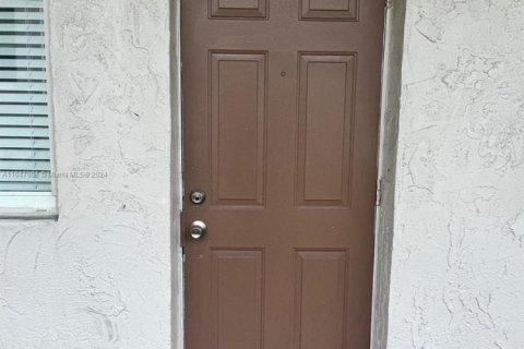 Propiedad comercial en alquiler en Hollywood, Florida № 2023049 - foto 12