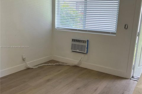 Propiedad comercial en alquiler en Hollywood, Florida № 2023049 - foto 7