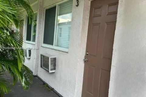 Propiedad comercial en alquiler en Hollywood, Florida № 2023049 - foto 3