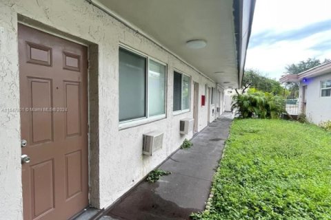 Propiedad comercial en alquiler en Hollywood, Florida № 2023049 - foto 2