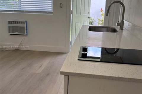 Propiedad comercial en alquiler en Hollywood, Florida № 2023049 - foto 8