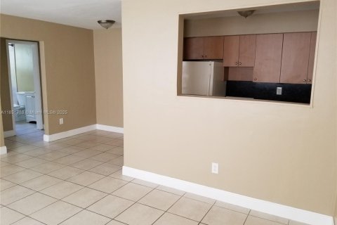 Apartment in North Miami Beach, Florida 1 bedroom, 57.6 sq.m. № 1875515 - photo 5