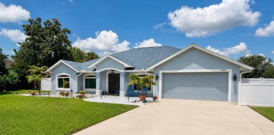 Villa ou maison à Titusville, Floride 3 chambres, 175.12 m2 № 2393556