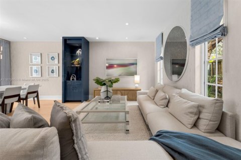 Casa en venta en Miami Beach, Florida, 6 dormitorios, 481.33 m2 № 1924250 - foto 10