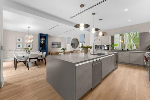 Casa en venta en Miami Beach, Florida, 6 dormitorios, 481.33 m2 № 1924250 - foto 8