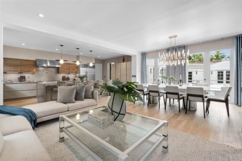 Casa en venta en Miami Beach, Florida, 6 dormitorios, 481.33 m2 № 1924250 - foto 4