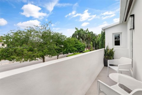 Casa en venta en Miami Beach, Florida, 6 dormitorios, 481.33 m2 № 1924250 - foto 27