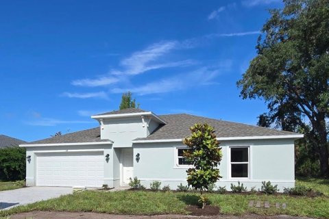 House in Palm Coast, Florida 4 bedrooms, 153.66 sq.m. № 1801781 - photo 1