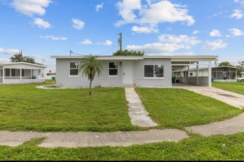 Villa ou maison à Port Charlotte, Floride 3 chambres, 105.44 m2 № 2371279